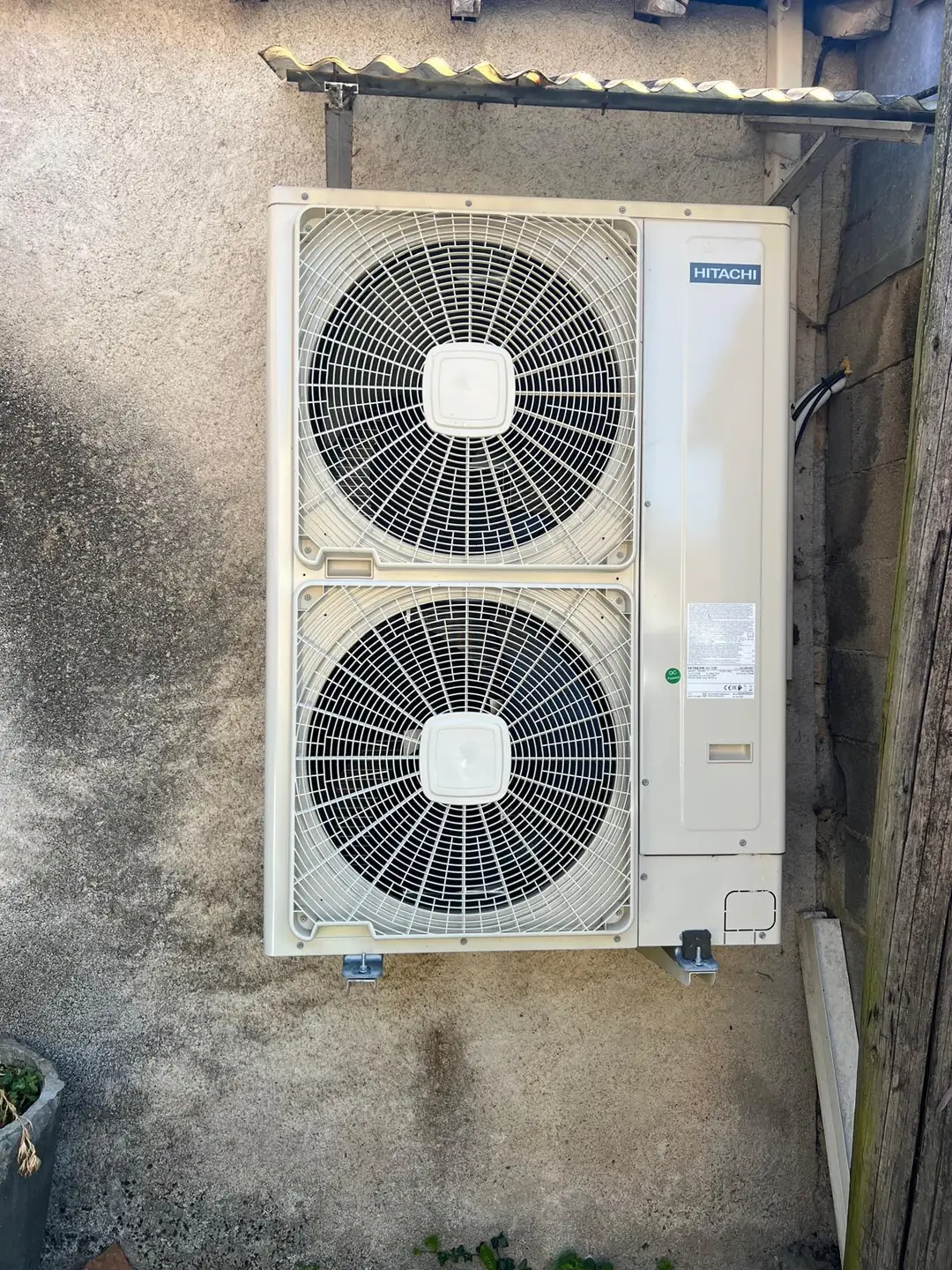 Installation PAC air/eau ? Douadic - module int?rieur Pompe ? chaleur air/eau Hitachi install?e ? Douadic (36) - module int?rieur et ballon hydraulique